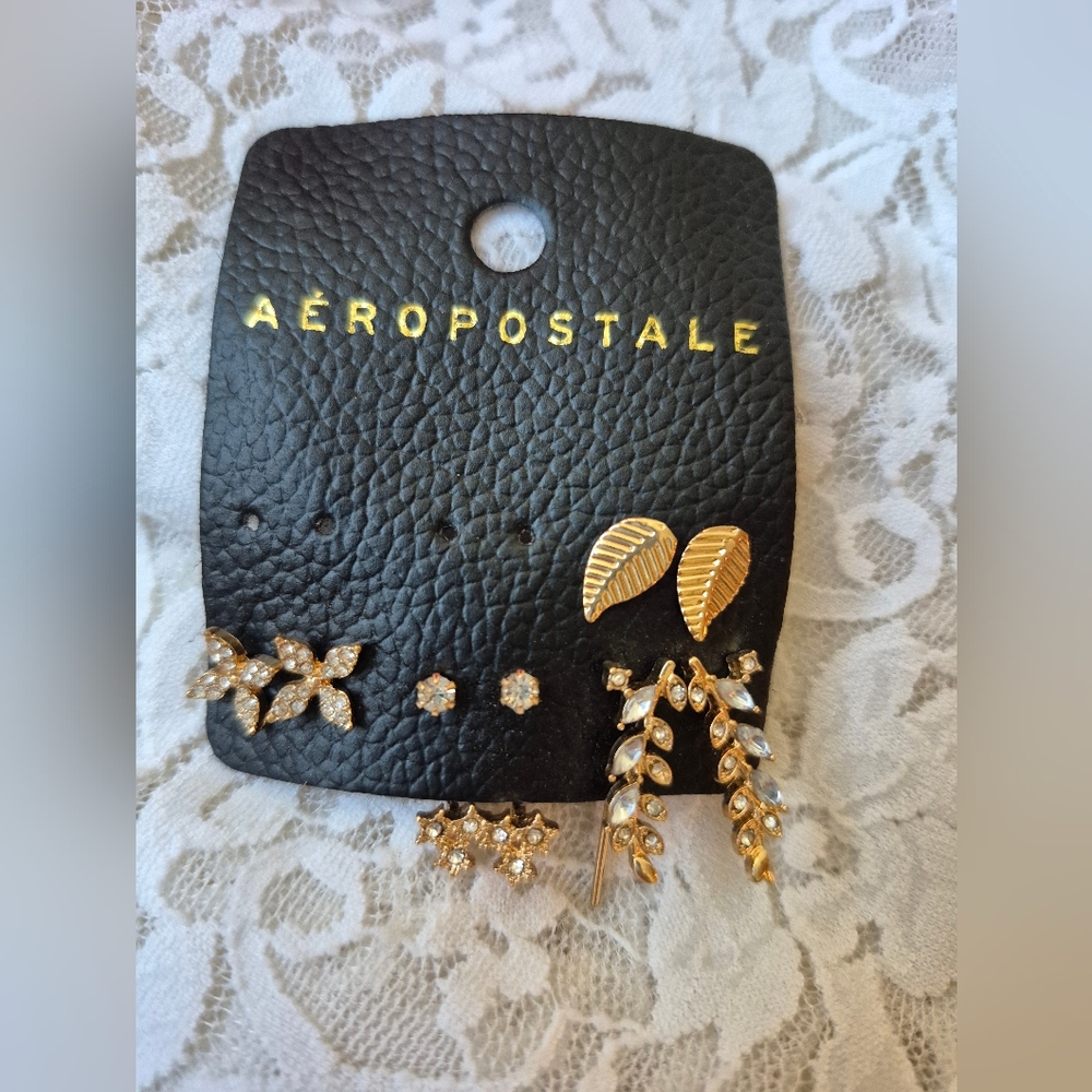 Aeropostale Gold Leaf and Floral Earring Set